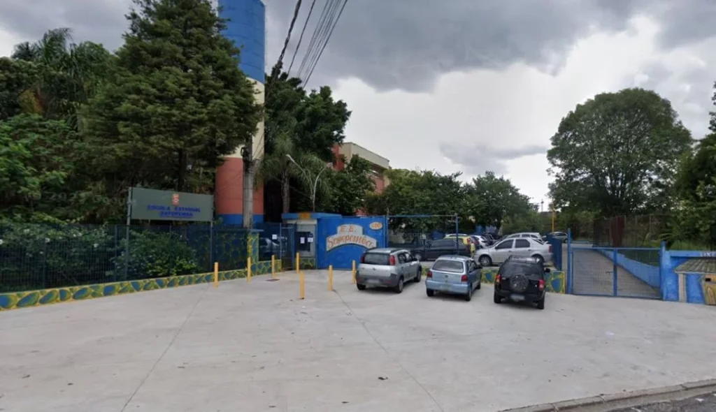 Uma aluna morreu e três estudantes ficaram feridos, nesta segunda-feira (23), após um ataque a tiros na Escola Estadual Sapopemba, na zona