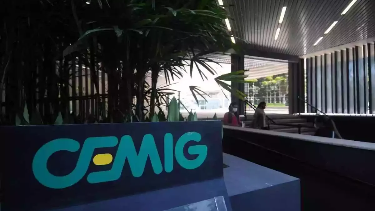 Estado propõe transformação da Cemig em corporação 1 Em mais um passo para a evolução da Cemig, o Governo de Minas Gerais apresentou a deputados, nessa terça-feira (17/10), uma prévia