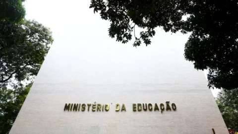 MEC quer criar agência reguladora do ensino superior 6 MEC quer criar agência reguladora do ensino superior
