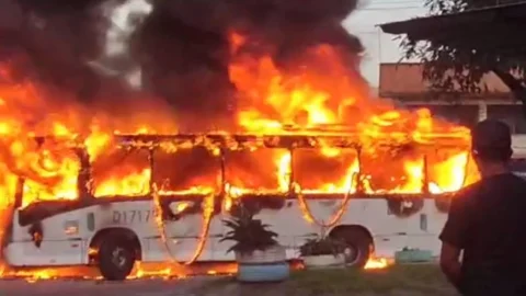 Trens e ônibus tentam normalizar operação na zona oeste do Rio 2 Trens e ônibus tentam normalizar operação na zona oeste do Rio