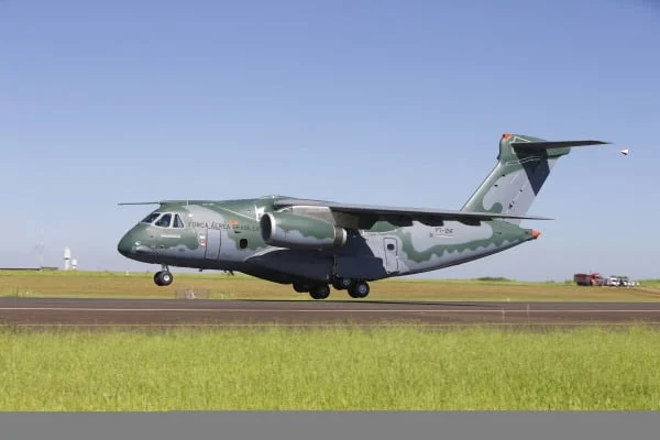 Avião que trará brasileiros de Gaza decola para o Egito 1 O avião que fará a repatriação de cerca de 30 brasileiros que estão em Gaza decolou nesta quarta-feira (18) com destino ao Egito