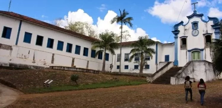 Prédio onde funcionam cursos de História, Pedagogia e Letras pertence a Igreja (Reprodução)