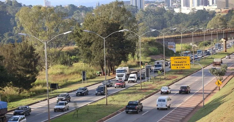 Destaques dos jornais integrantes da Rede Sindijori MG 1 Projeto é que a BR-356 deixe de ter trânsito de veículos pesados das mineradoras, além da 040 (Charles Silva Duarte)
