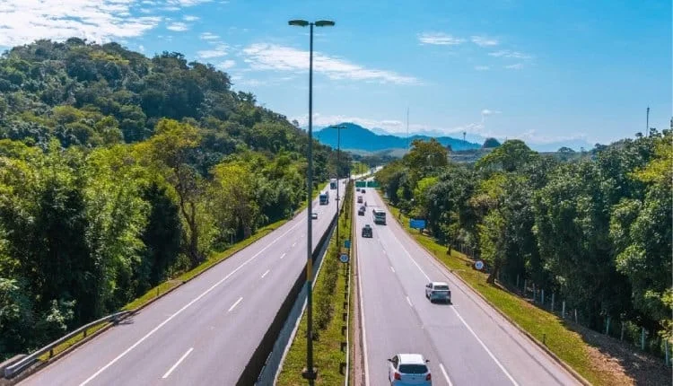 Destaques dos jornais integrantes da Rede Sindijori MG 1 Nas sete praças de pedágio, para veículos de passeio, a tarifa varia entre R$ 8,90 e R$ 13,30 (