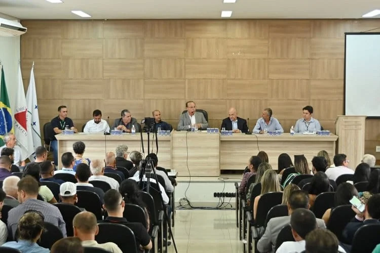 Destaques dos jornais integrantes da Rede Sindijori MG 1 Na Câmara de Salinas, Comissão de Minas e Energia da Assembleia Legislativa debate sobre a Estrada de Ferro Bahia-Minas e a exploração