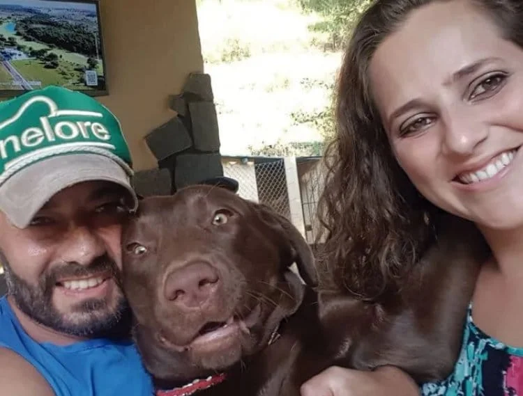Wellington Martins e Clarissa Silva recorreram aos serviços de uma empresa funerária para se despedirem de Zabarrufa (Arquivo pessoal)