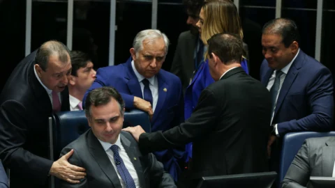 Senado aprova desoneração da folha de pagamentos de 17 setores 10 Senado aprova desoneração da folha de pagamentos de 17 setores