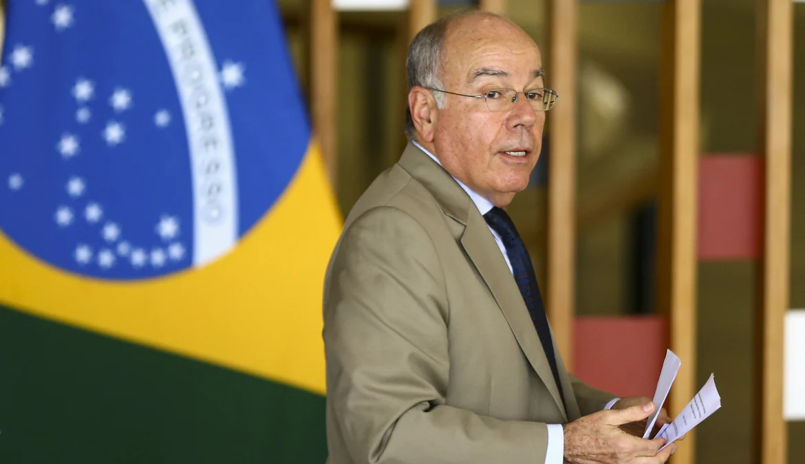 Mauro Vieira participa de nova reunião do Conselho de Segurança, em NY 1 O Itamaraty informou que o ministro de Relações Exteriores, Mauro Vieira, embarcará na noite de hoje (29) para Nova York, onde participará