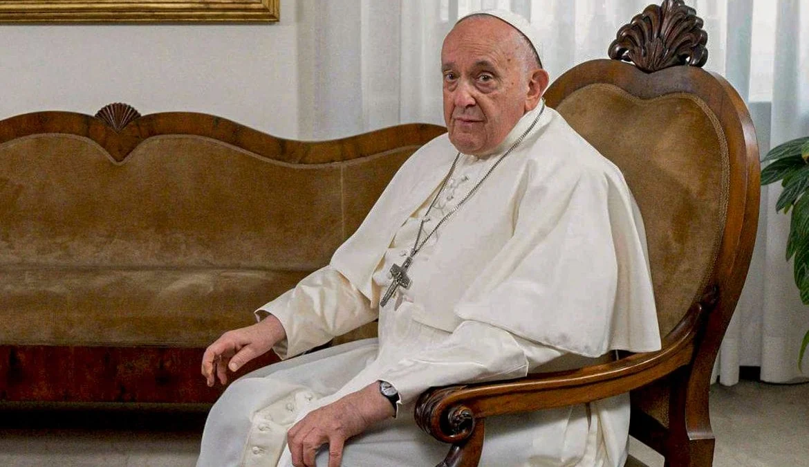 Roma 20/10/2023 – Papa Francisco duarente entrevista em seu gabinete no Vaticano