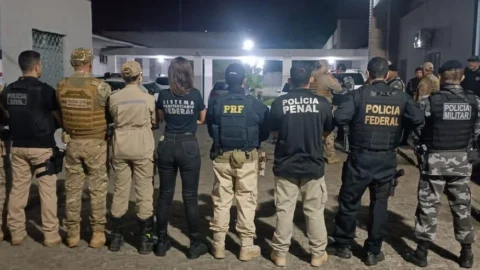 Policiais da FICCO/GVS prendem homem que estava foragido da justiça há mais de 17 anos 7 Policiais da FICCO/GVS prendem homem que estava foragido da justiça há mais de 17 anos