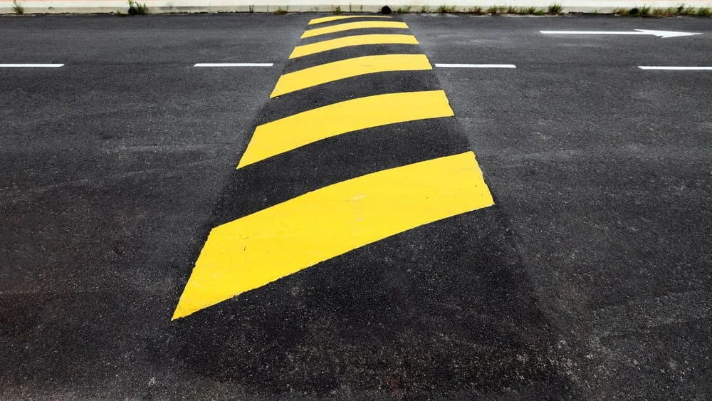 Novo Redutor de Velocidade é Instalado na Rua 13 de Maio 1 A instalação é feita com base em estudo técnico, que identificou conflitos no trânsito naquele trecho