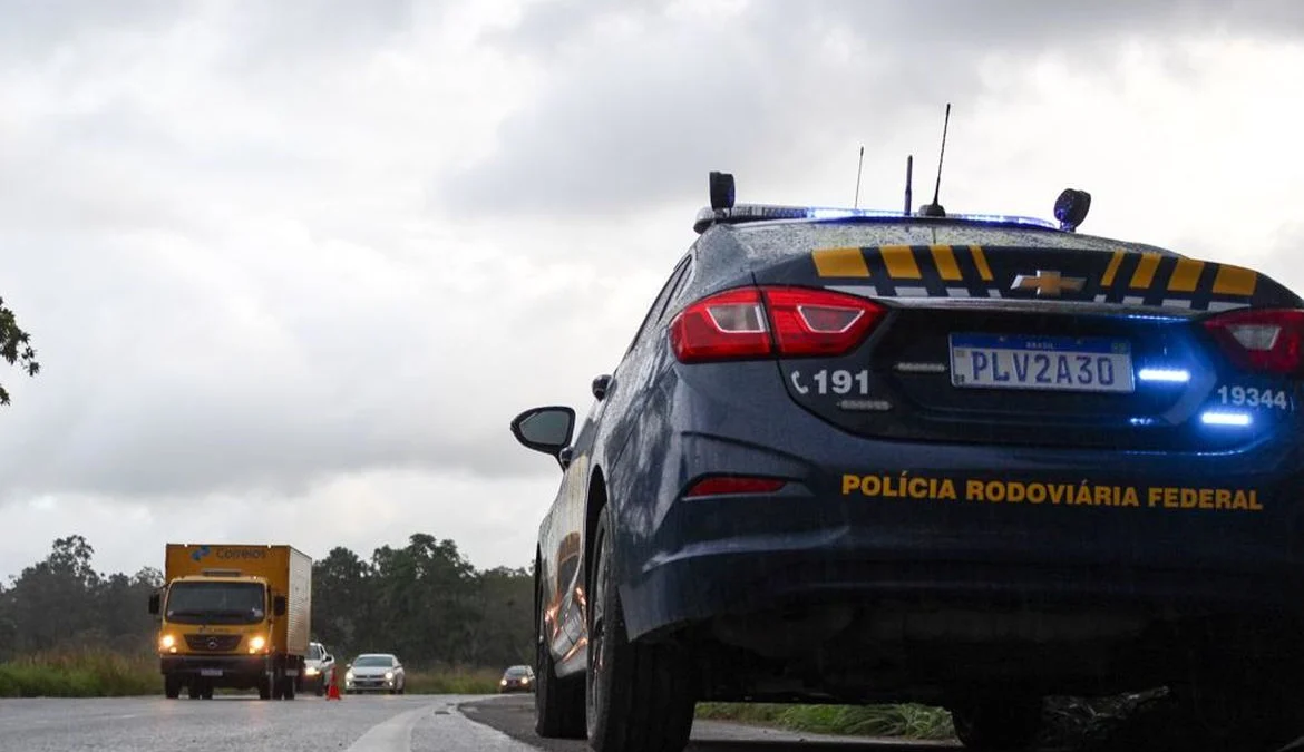PRF registra 79 mortes em rodovias federais durante o feriado 1 A Polícia Rodoviária Federal (PRF) informa que todas as rodovias federais na Bahia encontram-se com o livre fluxo de veículos, não havendo
