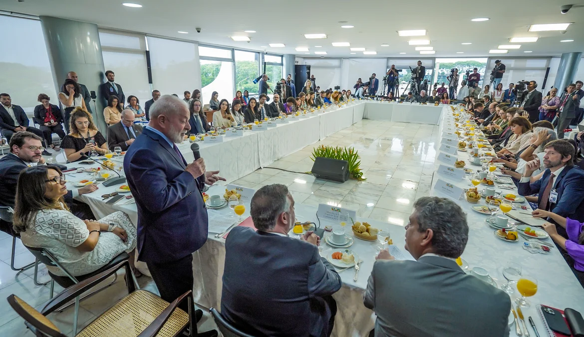 O presidente defende o fim do poder de veto de membros do Conselho de Segurança das Nações Unidas (ONU) para que a entidade assuma