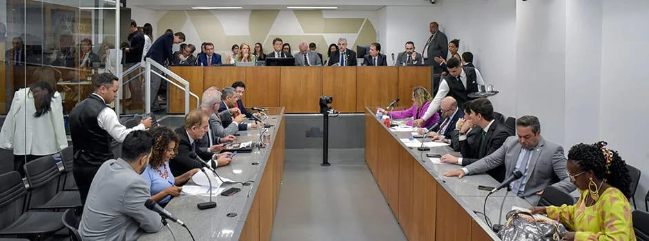Secretários de Estado solucionam dúvidas e rebatem mitos sobre o Plano de Recuperação Econômica 1 Servidores não perderão direitos adquiridos, reajustes de salários além da revisão geral não estão vedados, municípios não serão impactados