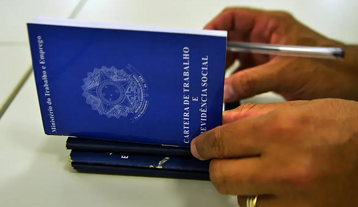 Em outubro, o Brasil gerou 190.366 postos de trabalho com carteira assinada