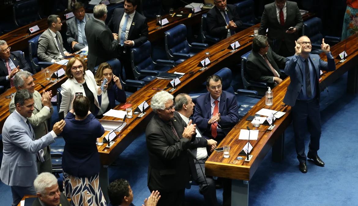 Senado aprova Lei Orgânica Nacional das Polícias Militares 1 O Senado aprovou nesta terça-feira (7), em regime de urgência, o projeto que cria a Lei Orgânica Nacional das Polícias Militares e