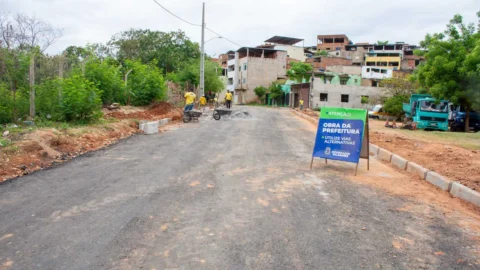 Ruas Mogno e Doze, no bairro Turmalina, recebem calçamento 7 Ruas Mogno e Doze, no bairro Turmalina, recebem calçamento