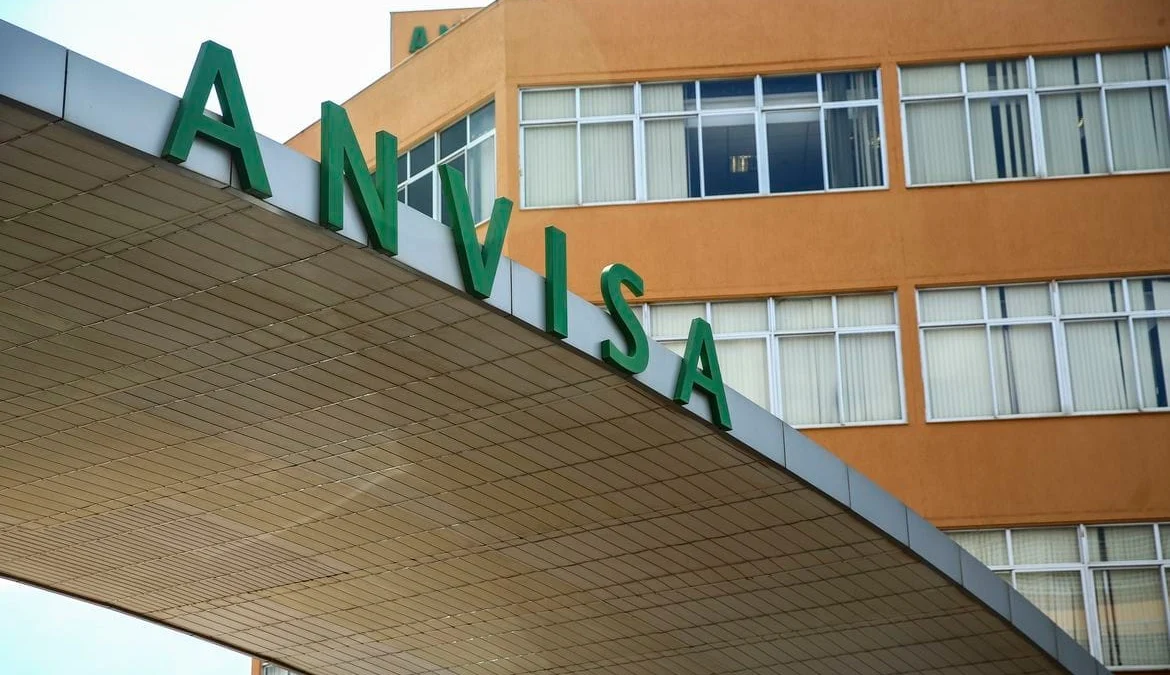 Anvisa alerta sobre lotes falsificados de dois medicamentos 1 Fachada do edifício sede da Agência Nacional de Vigilância Sanitária (Anvisa)