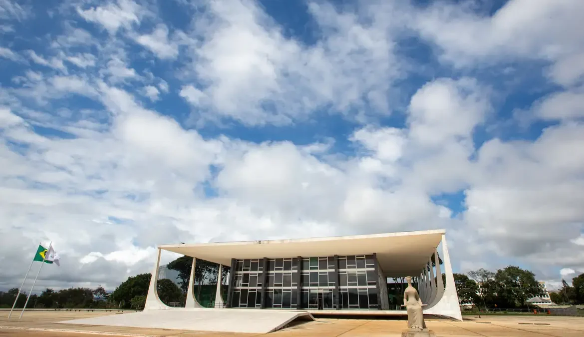 Ministro pede vista em ação sobre pagamento de precatórios até 2026 1 O ministro André Mendonça, do Supremo Tribunal Federal (STF), (foto) pediu vista (mais tempo para análise) e interrompeu o julgamento sobre