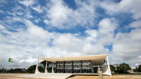 Ministro pede vista em ação sobre pagamento de precatórios até 2026 7 Ministro pede vista em ação sobre pagamento de precatórios até 2026