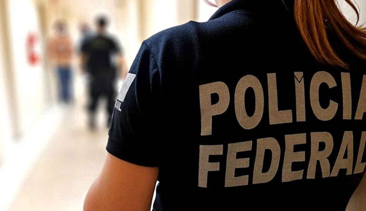 Policiais federais prenderam dois suspeitos de participar da organização de supostos atos terroristas no Brasil