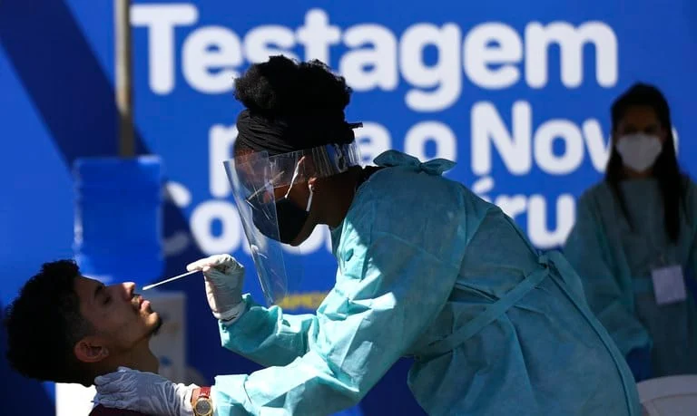 A análise é referente à Semana Epidemiológica (SE) 42, período de 15 a 21 de outubro