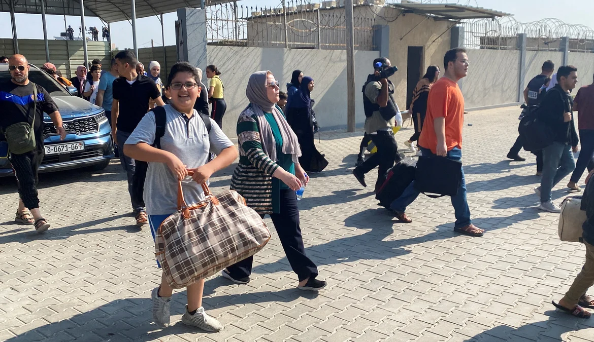 Brasileiros estarão na lista para deixar Gaza nesta sexta-feira 1 Os 34 brasileiros que aguardam para deixar a Faixa de Gaza estarão na lista de estrangeiros autorizados a cruzar a fronteira nesta