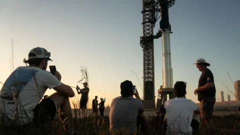 SpaceX programa lançamento de foguete neste sábado; acompanhe