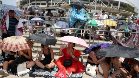 Justiça do Rio obriga fornecimento de água a fãs de Taylor Swift 3 Justiça do Rio obriga fornecimento de água a fãs de Taylor Swift