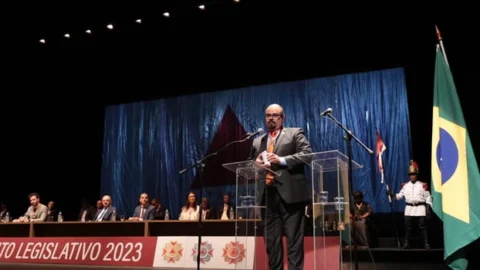 Governador em exercício é agraciado com a Ordem do Mérito Legislativo 4 Governador em exercício é agraciado com a Ordem do Mérito Legislativo