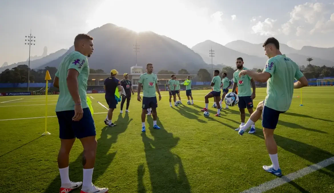 O técnico Fernando Diniz começou a esboçar a equipe titular da seleção brasileira para enfrentar a Colômbia, a partir das 21h (horário