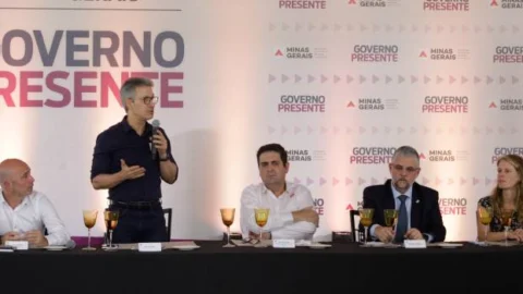 Governo de Minas discute renegociação da dívida estadual com prefeitos   