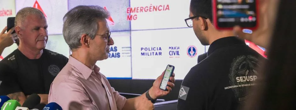 Governo de Minas lança Emergência MG: 190, 197 e 193 poderão ser acionados via internet 1 O governador Romeu Zema participou, nesta quarta-feira (29/11), do lançamento do programa Emergência MG, serviço de acionamento do 190