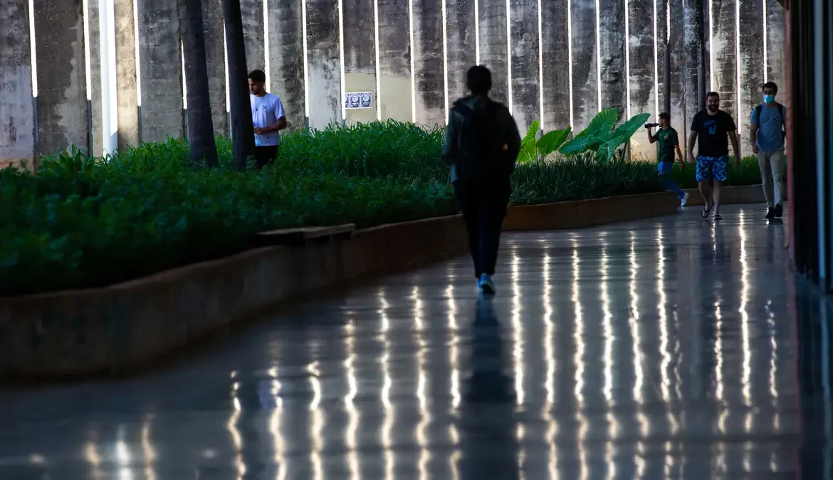 A Universidade de Brasília (UnB) informou que abrirá um processo seletivo exclusivo para pessoas com 60 anos ou mais como parte de