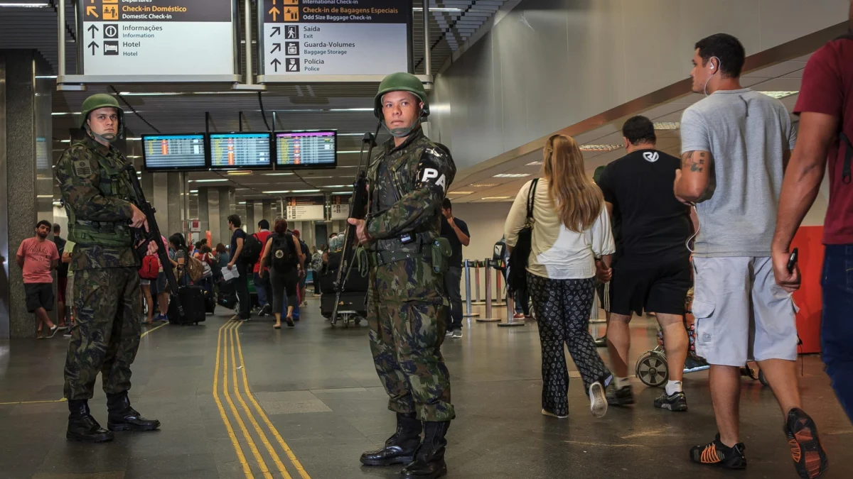 Saiba como vai funcionar a GLO nos portos e aeroportos do RJ e de SP 1 O objetivo é prevenir e reprimir o tráfico de drogas e de armas e outros tipos de crimes