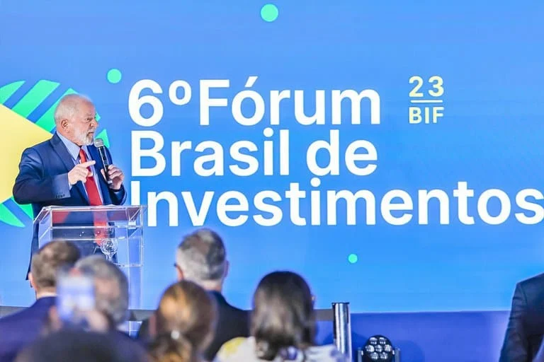 Lula defende protagonismo e potenciais do Brasil na economia verde 1 O presidente Luiz Inácio Lula da Silva participou, na manhã desta terça-feira, 7 de novembro, da abertura do 6º Fórum Brasil