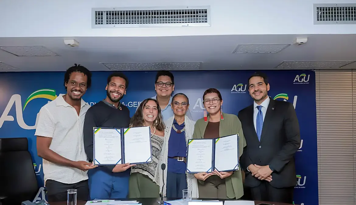 Governo e ambientalistas fazem acordo sobre redução de emissões 1 Um grupo de jovens ambientalistas fechou acordo com a Advocacia-Geral da União (AGU) e o Ministério do Meio Ambiente e Mudança do Clima