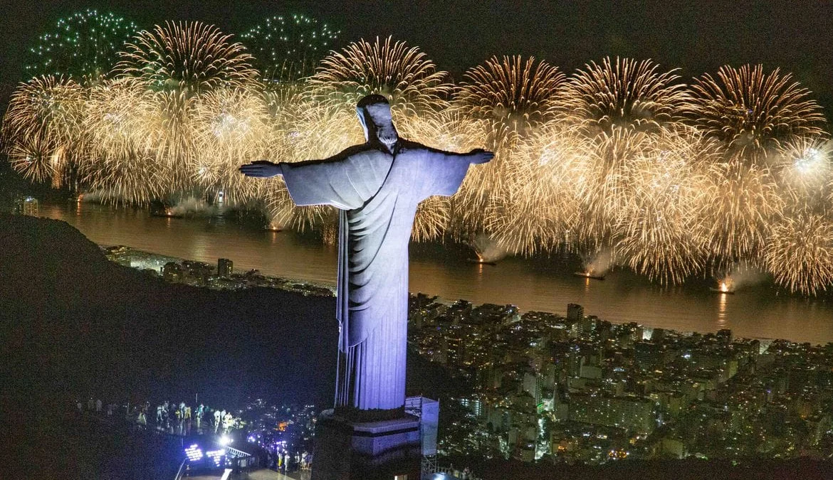 A prefeitura do Rio de Janeiro anunciou nesta quinta-feira (9) as atrações musicais da queima de fogos de ano novo na Praia de Copacabana