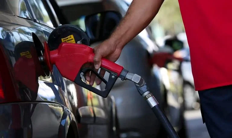 ANP divulga fiscalização de combustíveis em 13 unidades da Federação 1 Entre os dias 13 e 23/11, a Agência Nacional de Petroleo e Biocombustíveis (ANP) fiscalizou o mercado de combustíveis em 13 unidades