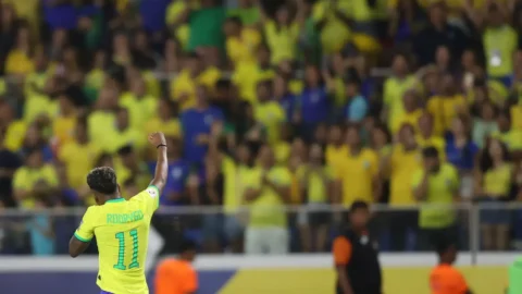 Eliminatórias: Diniz aposta em seleção renovada para voltar a vencer