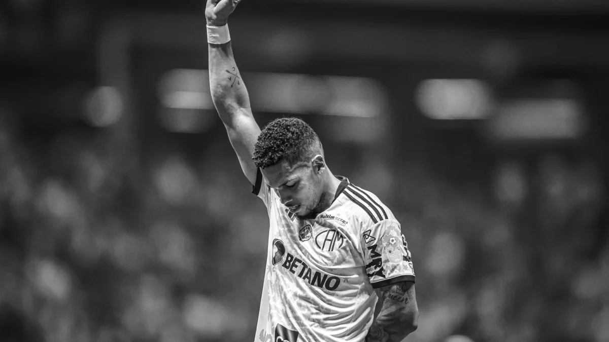 Com dois de Paulinho e um de Hulk, Galo vence o Fortaleza na Arena MRV 1 Com o resultado, o Galo chegou aos 52 pontos na tabela de classificação e está a sete do líder da competição