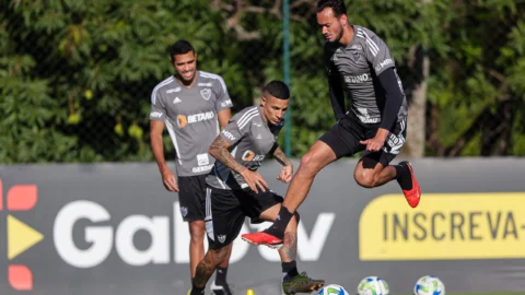 Galo treina e viaja para São Paulo