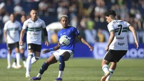 Coritiba e Cruzeiro jogarão sem torcida até o fim do Brasileiro 2 Coritiba e Cruzeiro jogarão sem torcida até o fim do Brasileiro