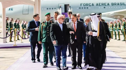 Presidente Lula chega à capital da Arábia Saudita em busca de investimentos para o Brasil 2 Presidente Lula chega à capital da Arábia Saudita em busca de investimentos para o Brasil