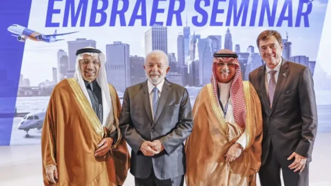 Embraer assina três acordos de investimentos na Arábia Saudita