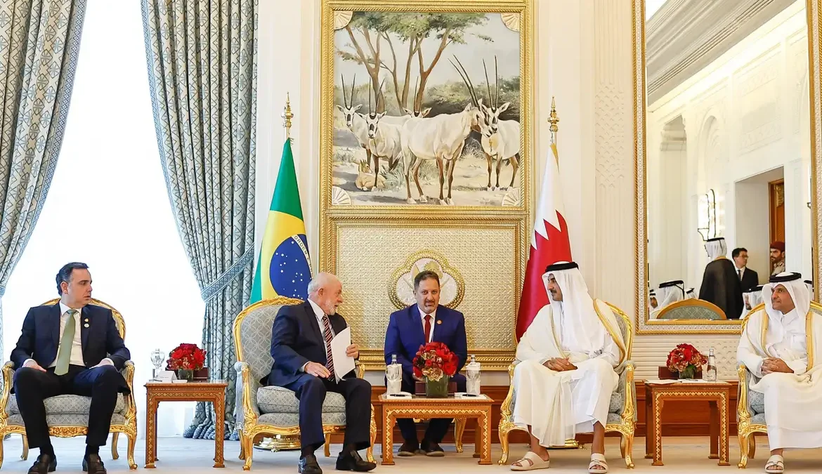 Brasil voltou a participar da geopolítica mundial, diz Lula no Catar 1 Em conversa com a imprensa em Doha, no Catar, o presidente Luiz Inácio Lula da Silva disse nesta quinta-feira (30) que o Brasil voltou