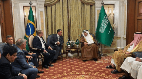 Ministro Carlos Fávaro realiza reunião bilateral na Arábia Saudita