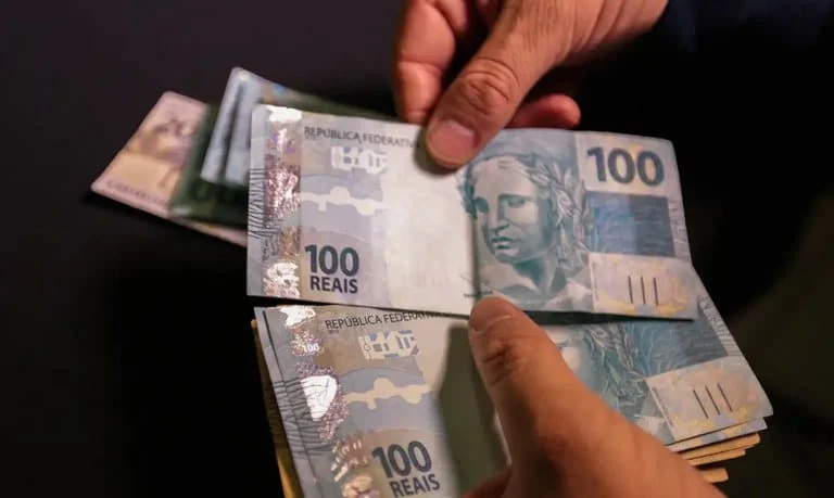 Em março de 2023, havia 15,1 milhões de endividados de risco no Brasil, 14,2% do total da população tomadora de crédito dentro do Sistema