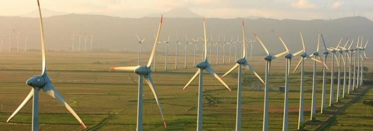 A energia cinética do vento é transformada em elétrica com a ajuda de várias estruturas e componentes