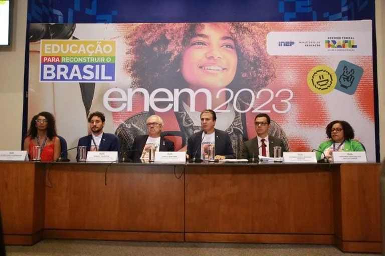 Dados do Enem 2023 mostram que neste domingo (05/11), dos 3,9 milhões de inscritos no exame, 71,9% compareceram ao local de prova